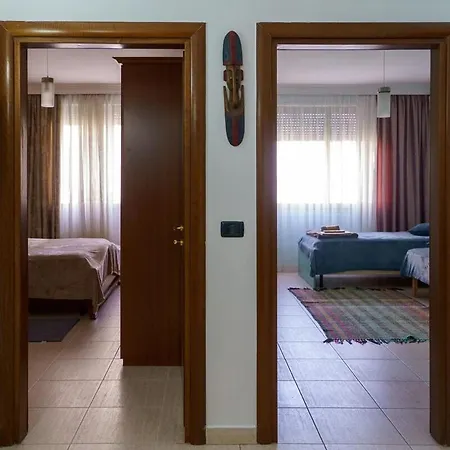Cozy Flat At Komuna E Parisit Apartment