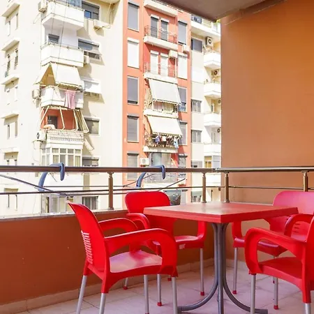 Cozy Flat At Komuna E Parisit Apartment